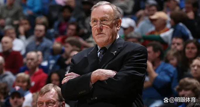 姚明职业生涯短的原因除却篮协外，主要是杰夫范甘迪还是阿德尔曼的责任？