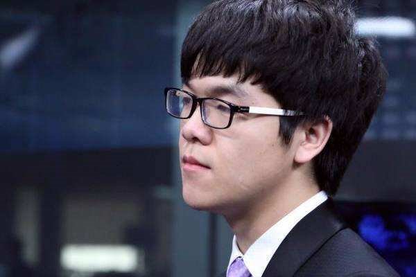 人设翻车？被批愚蠢的围棋手柯洁到底是怎么与女权杠上的？