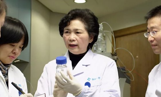 李兰娟院士每天只睡3小时，一线的医务人员究竟有多么辛苦？