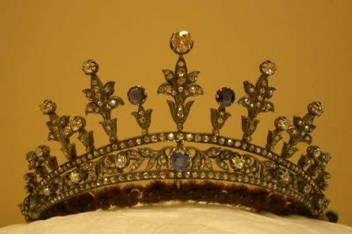 世界最大的钻石坑可以满足未来3000年需求，为何钻石价格如此高昂？