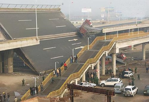 山西198吨大货车老板回应匝道侧翻,造成此事故的原因是什么?