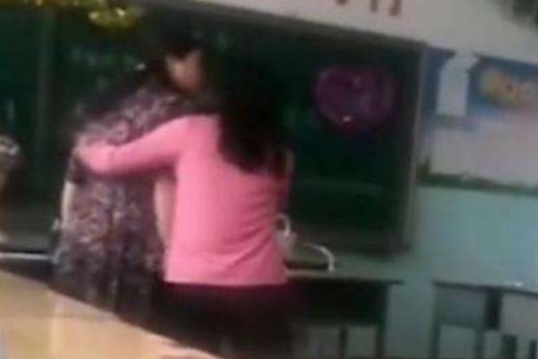 女教师未收到鲜花就发飙，为什么她会收不到鲜花？