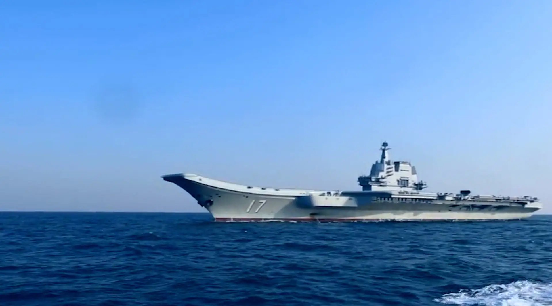 台媒称山东舰、辽宁舰相继驶出基地，意欲何为？