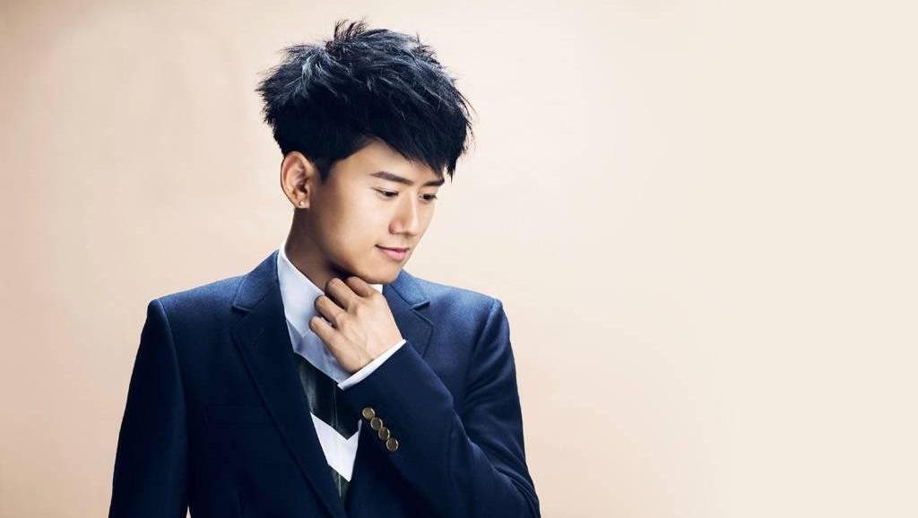 张杰微博晒肌肉照粉丝纷纷求露脸，他的歌声和身材哪个更优秀？