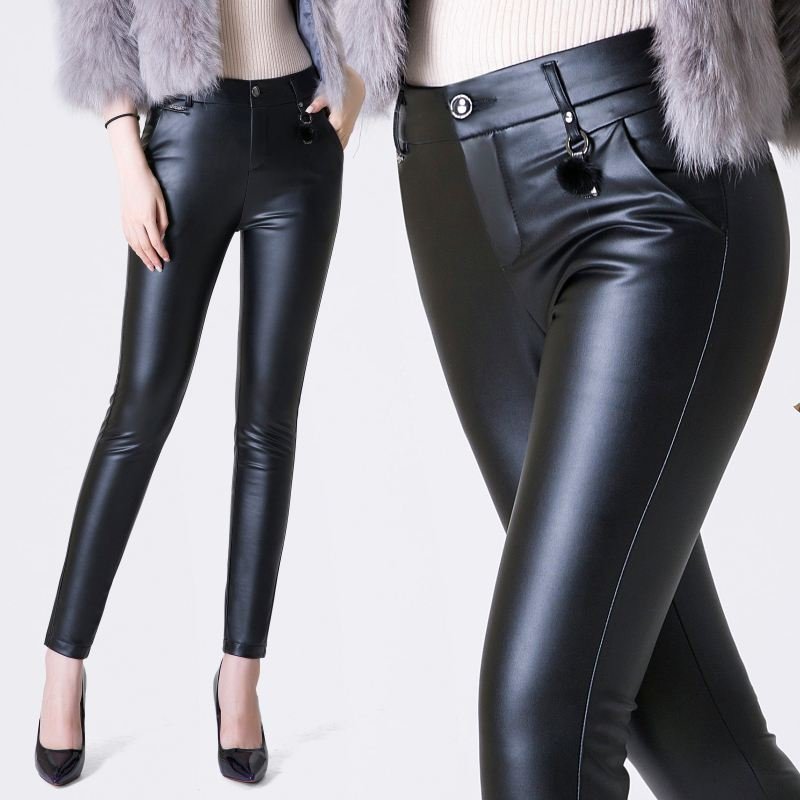 如何把皮裤穿出优雅可人的感觉？