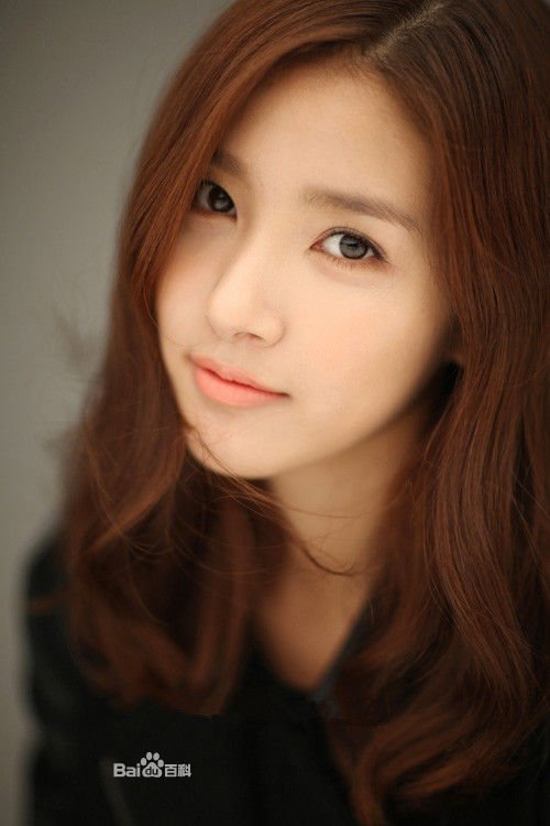 这位女明星是谁？