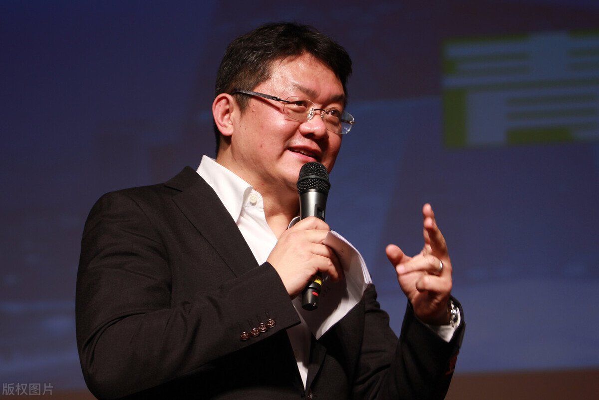 央视主持人张斌近况曝光，曾被妻子揭发出轨，复合后受到重用了吗？