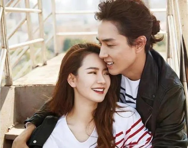 戚薇深夜下班路透图曝光，她跟老公二人有多恩爱？