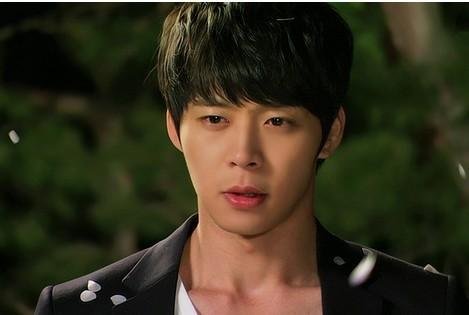 朴有天将赔偿受害者32万元，偶像之路已无的他，为何还能不断复出？