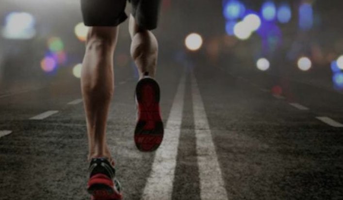 青岛一男子每天夜跑五公里，一年后得到了什么？