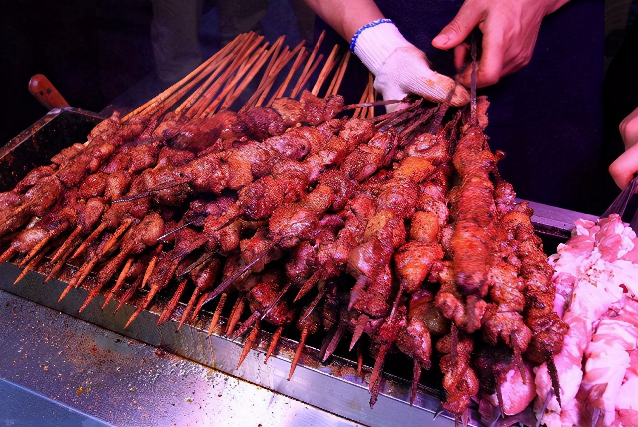 正宗的新疆羊肉串会比较大串吗?