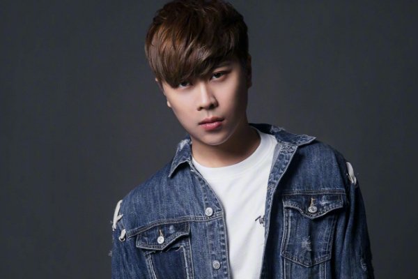 PDD直播打电话给卢本伟引关注,两人之间的友谊到底有多深厚?