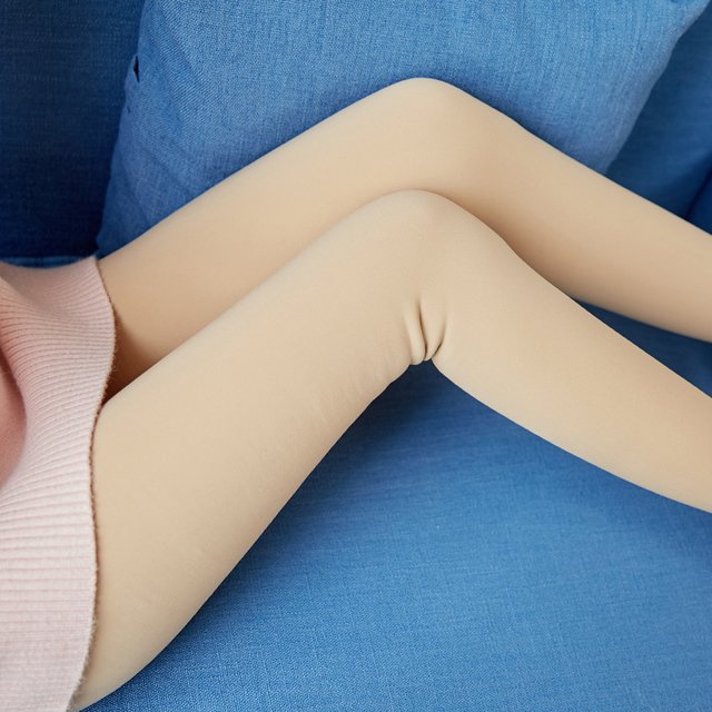 穿肉色衣服需谨慎引众议，你平时喜欢穿肉色的打底裤吗？