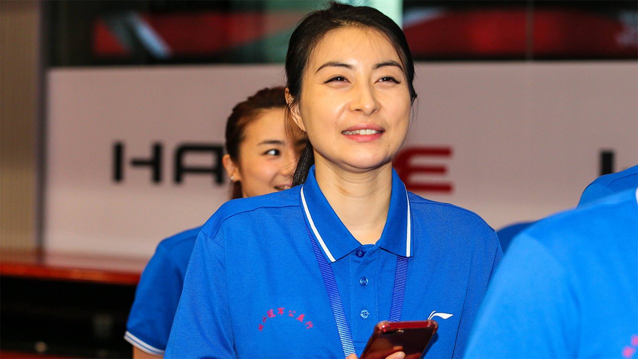 郭晶晶生涯获4枚奥运金牌，如今每月能拿多少钱？