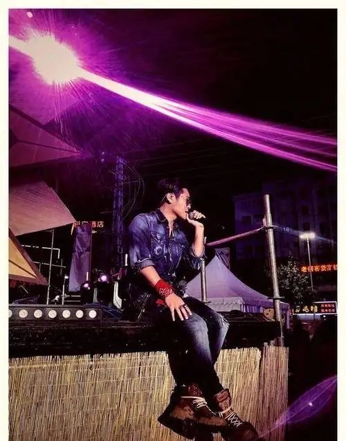 歌手曹格因喝酒闹事再次登上热搜,这件事情的经过是怎样的?