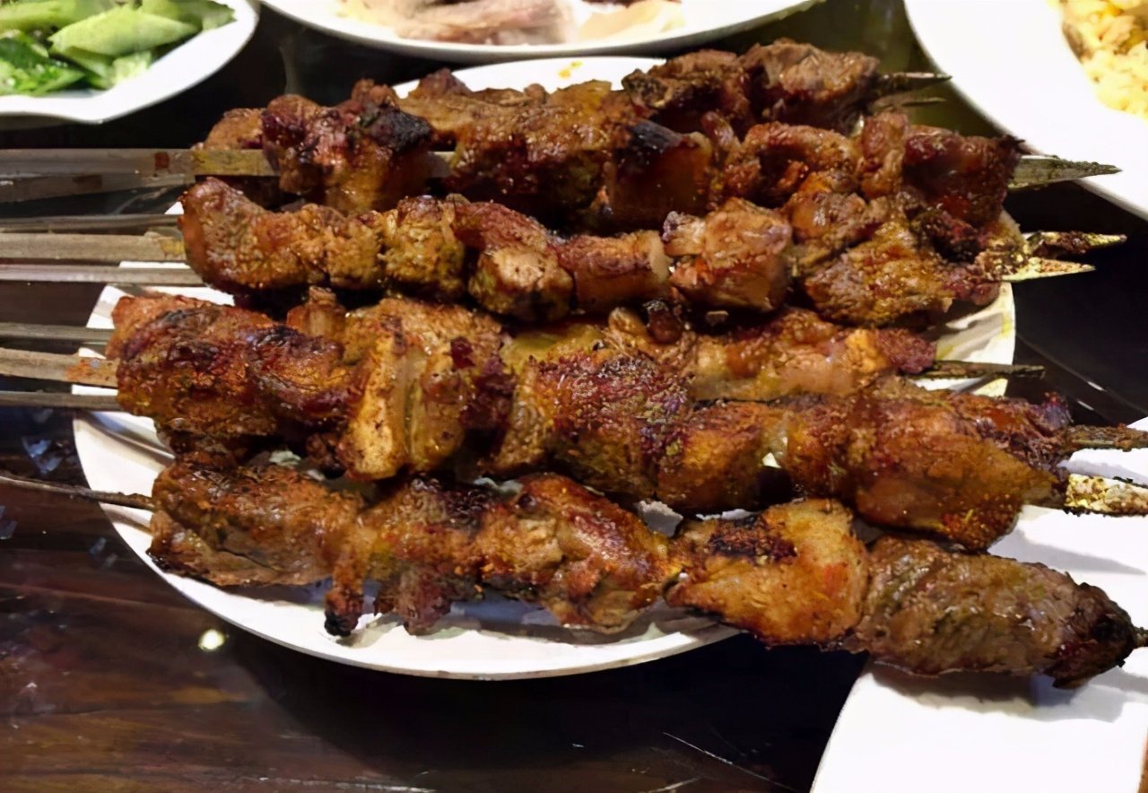 正宗的新疆羊肉串会比较大串吗?