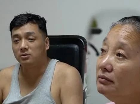 31岁小伙疑因吃隔夜菜失明瘫痪，这是什么原因？