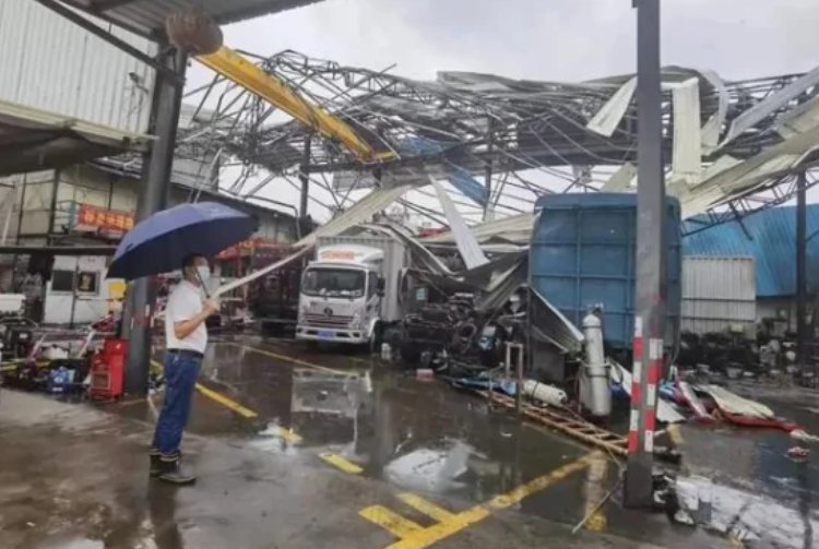 现场：广东佛山遭龙卷风袭击，当地的情况是什么样的？