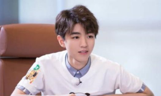 王俊凯蹲路障休息,这种行为会有安全隐患吗?