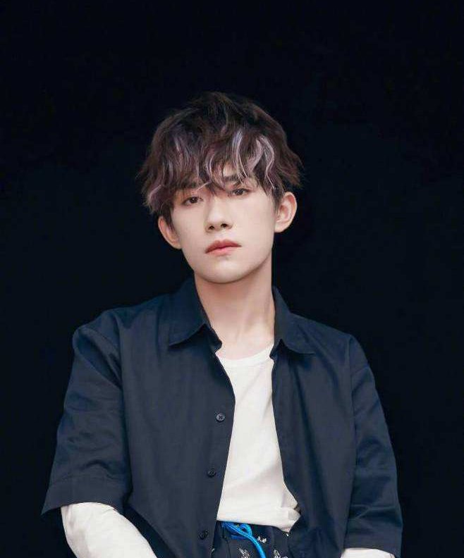 易烊千玺换新发色了，发色对一个人的颜值影响有多大？