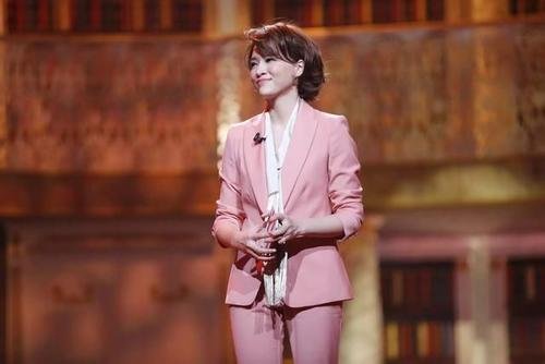 离开央视的董卿,现在怎么样了?