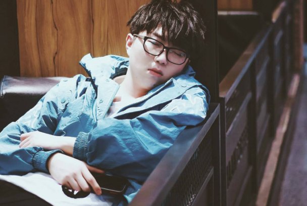 周扬青发微博不小心提到毛不易，如何化解这种尴尬？