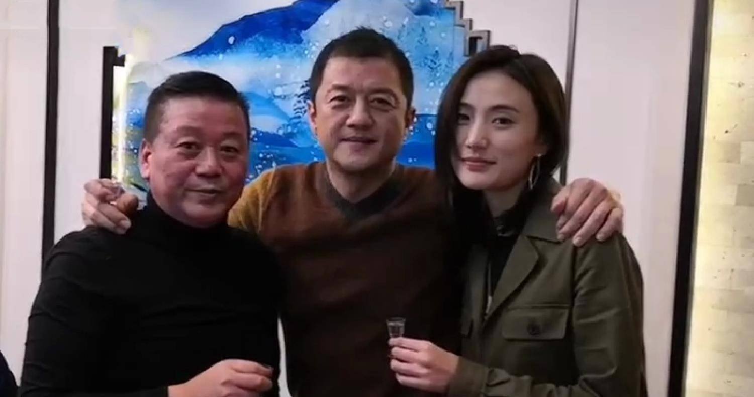 50岁李亚鹏官宣结婚生子，晒出新生儿照片，极力夸赞妻子 ,你怎么看?