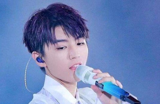 王俊凯蹲路障休息,这种行为会有安全隐患吗?