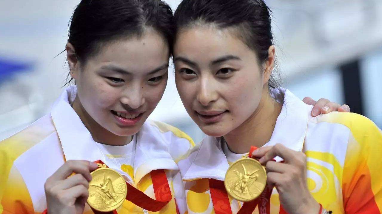 郭晶晶生涯获4枚奥运金牌，如今每月能拿多少钱？