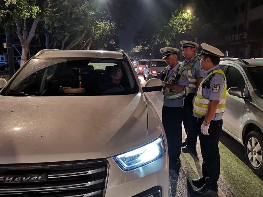 驾校教练车祸2学员身亡,到底是谁违规驾驶引发事故?