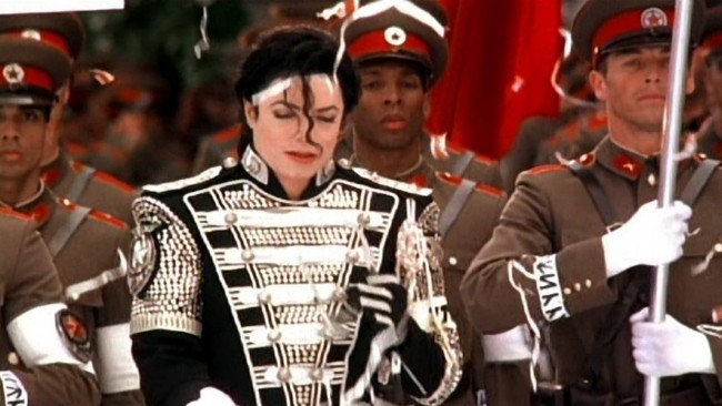 迈克尔杰克逊在匈牙利借兵70万拍摄mv