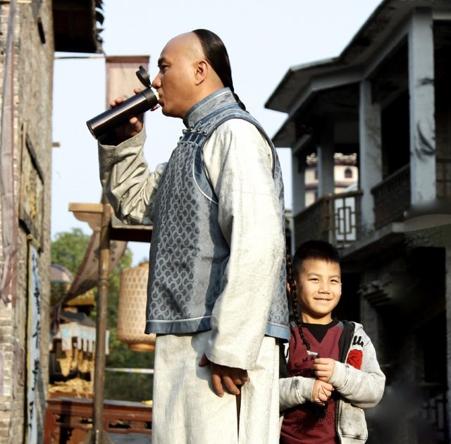 胡军儿子康康12岁身高赶超妈妈，如今的他怎样了？