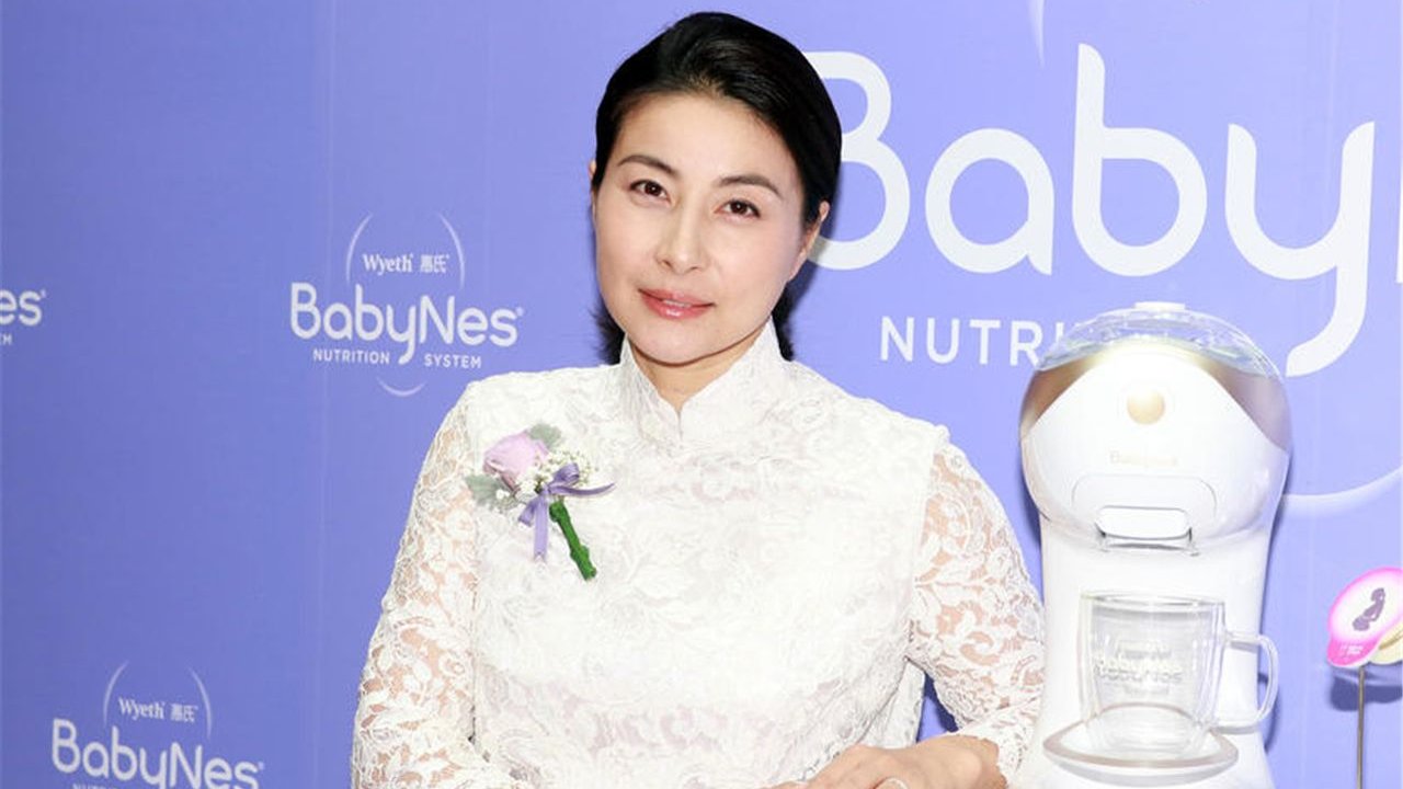 郭晶晶生涯获4枚奥运金牌，如今每月能拿多少钱？