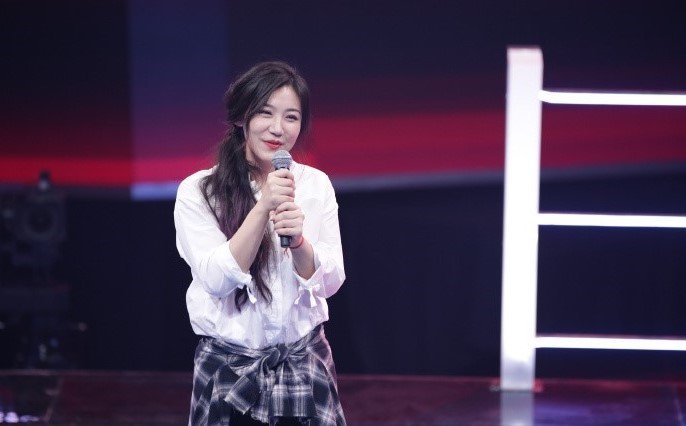 刘郡格在《中国好声音》没夺冠，却是谢霆锋得意学员，听说还和梁博有关系？