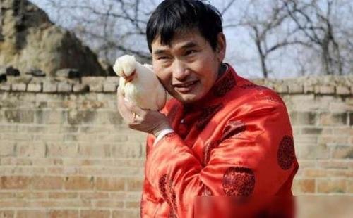 大衣哥疑似再发福,他近况怎样了?