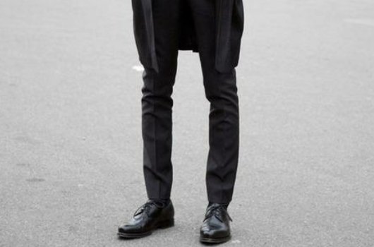 黑色马丁靴配什么衣服裤子好看？