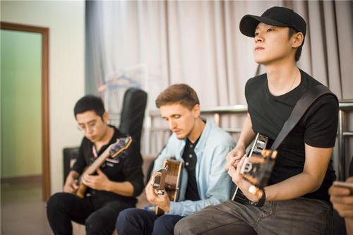 《好声音》第一届冠军梁博为什么夺冠以后“消失”了很久?