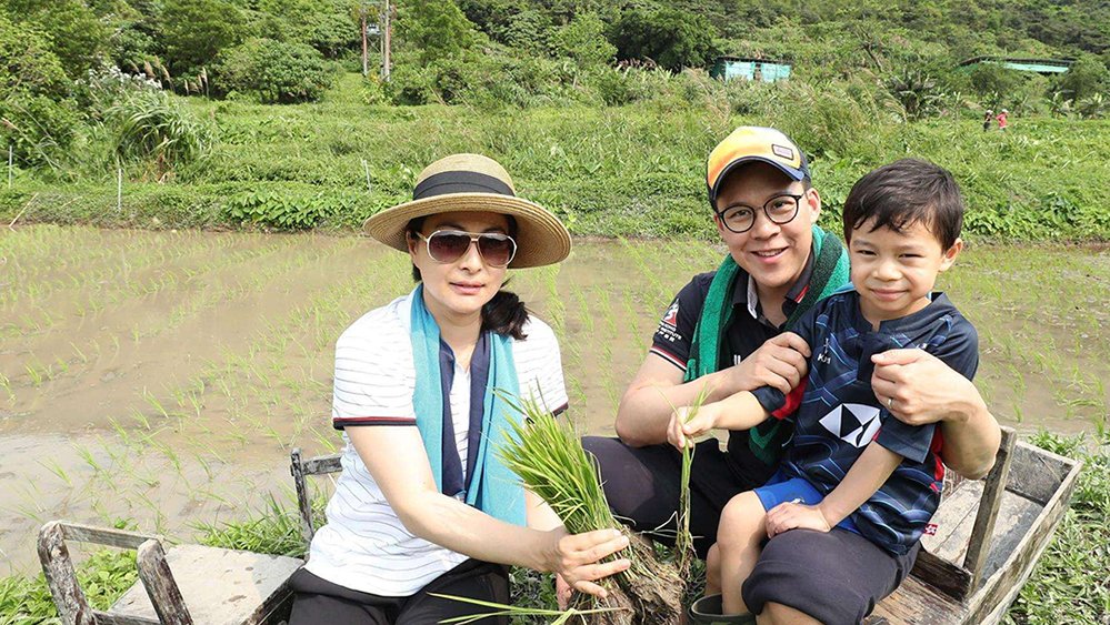 郭晶晶生涯获4枚奥运金牌，如今每月能拿多少钱？