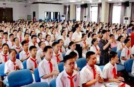 陕西男生遭老师殴打缝16针引争议，家长该如何追究老师的责任？