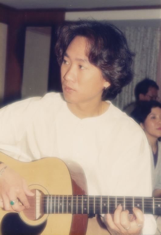 黄家驹的高清图片 越多越好 在线等 谢谢