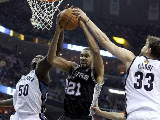 11年马刺队被灰熊“黑八”，邓肯和兰多夫的表现如何？