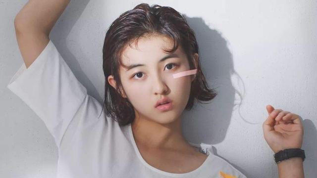 为何张子枫高考专车事件,张子枫自己不回应,反而是记者帮忙澄清?