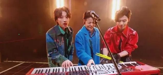 杨坤、杨丞琳等音乐人参演的《闪光的乐队》这档综艺值得一看吗？