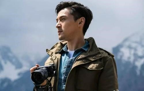 胡歌、唐嫣和刘诗诗都是唐人出来的演员，胡歌和她们两个的关系谁的最好？