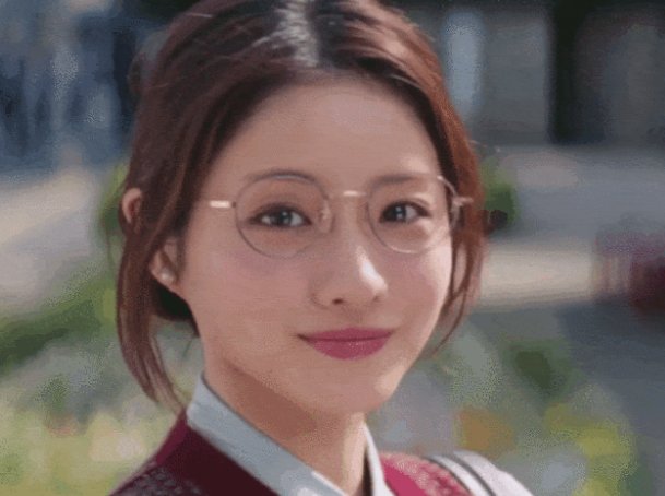 石原里美已于近日顺利生产,从公布结婚到生子,她有多迅速?