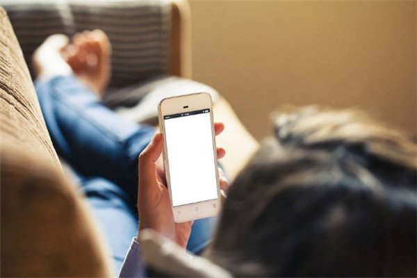 江西一中学全面禁用手机,学生玩手机有什么害处?