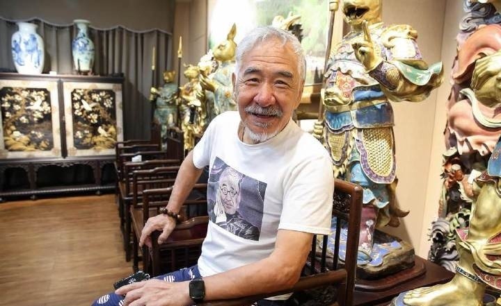 76岁歌王孙情办展览卖珍藏古董,明星到底有多有钱?