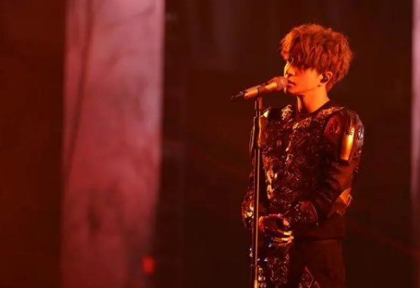 薛之谦在苏州举办演唱会，现场观众的热情有多高涨？