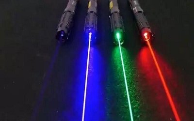 如何看待蔡依林在演唱会上被激光笔照射眼睛的现象？