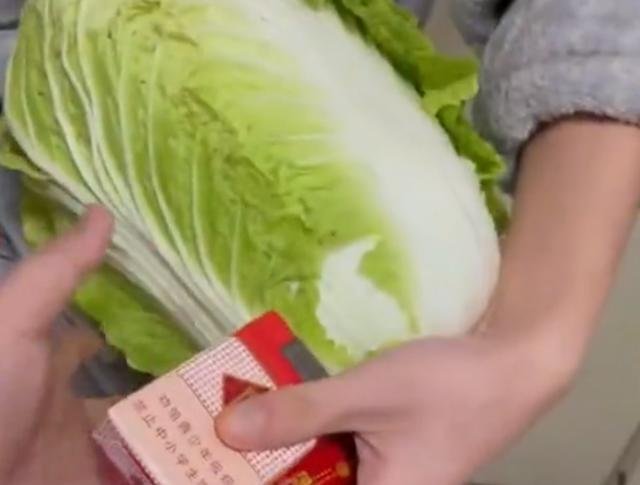 西安一小区隔离期间以物换物，市民们的反响如何？